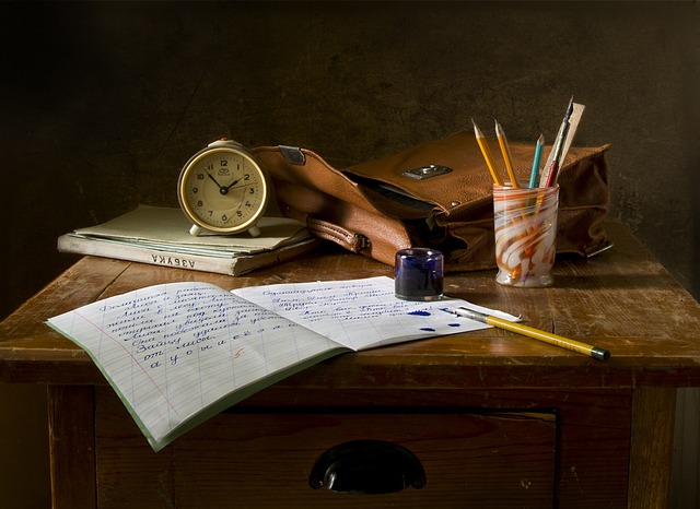 school-work-g37f49e5a9_640-2023-01-06.jpg